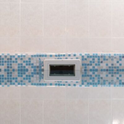 piscina con azulejos y gresite