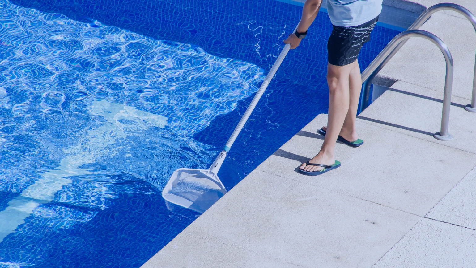Cómo mantener una piscina limpia​: consejos prácticos